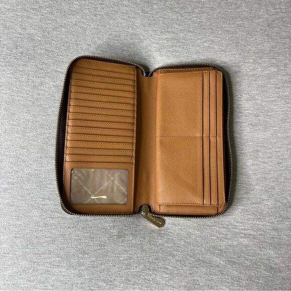 Michael Kors Signature Jet Set Continental Leather Zip Wallet - Picture 2 of 12